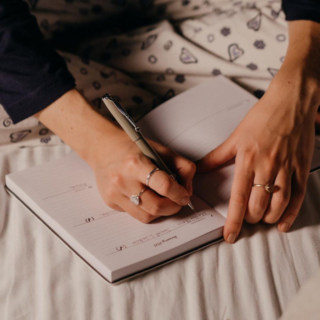 5 Kebiasaan Harian yang Terbukti Mempercepat Pertumbuhan Karier di 2026