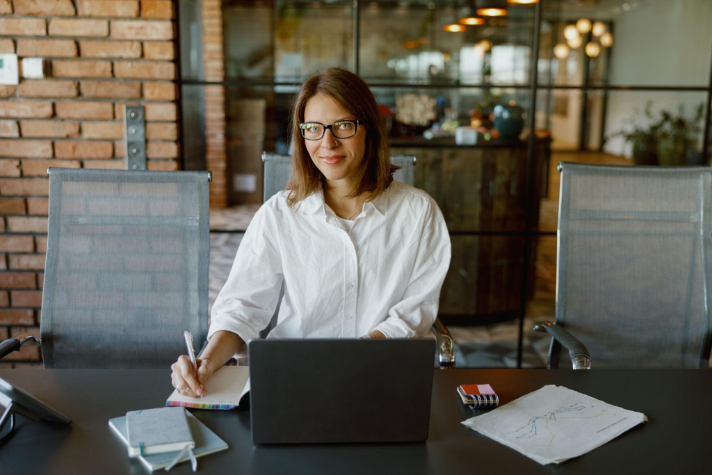 5 Kebiasaan Harian yang Terbukti Mempercepat Pertumbuhan Karier di 2026